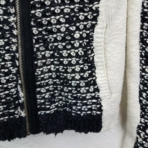 🍍Sold🍍Anthro Little Yellow Bird Moto Swtr Sz S - Picture 7 of 8